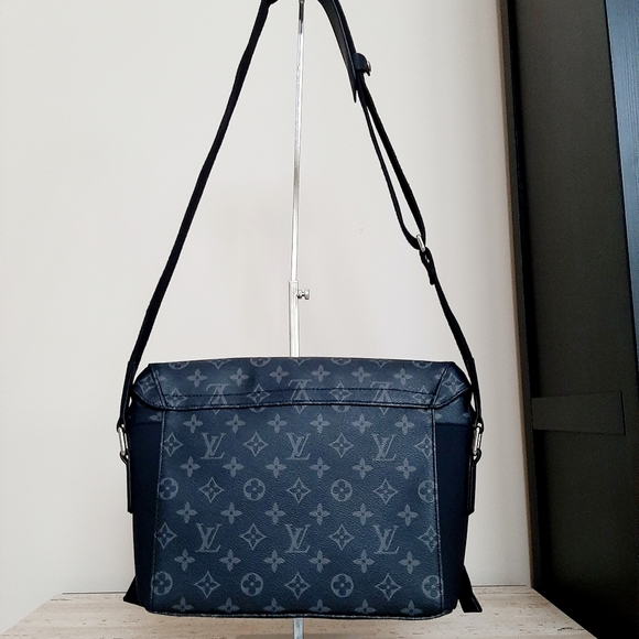 Louis Vuitton Messenger Monogram Eclipse Voyage PM - Picture 4 of 16